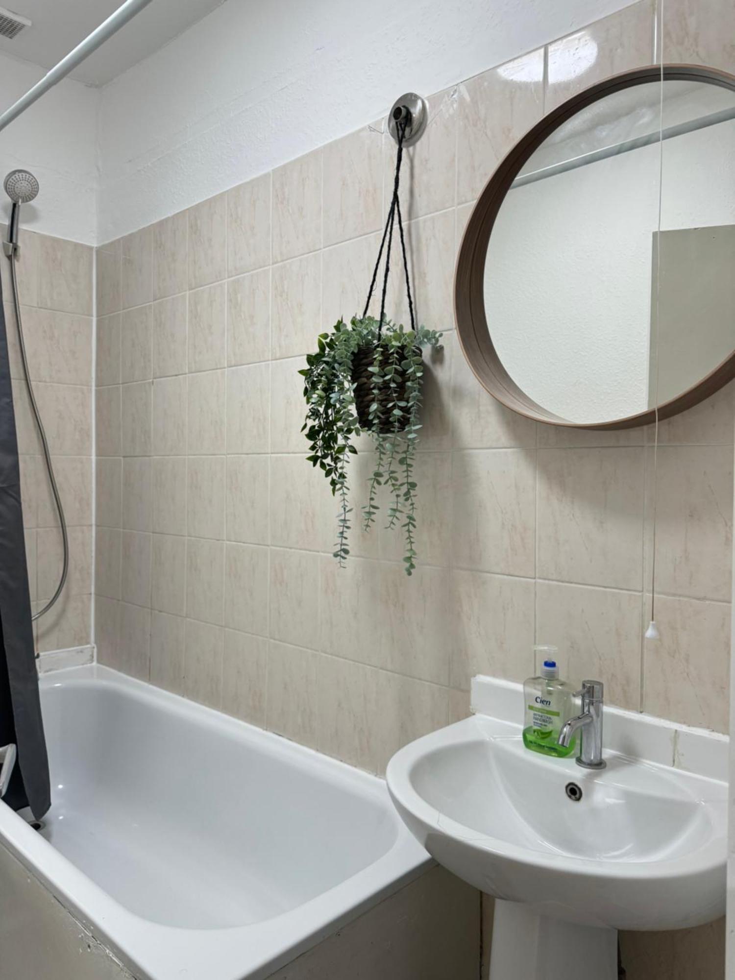 2 Bed Apt Sofa Bed Up To 6 لندن المظهر الخارجي الصورة