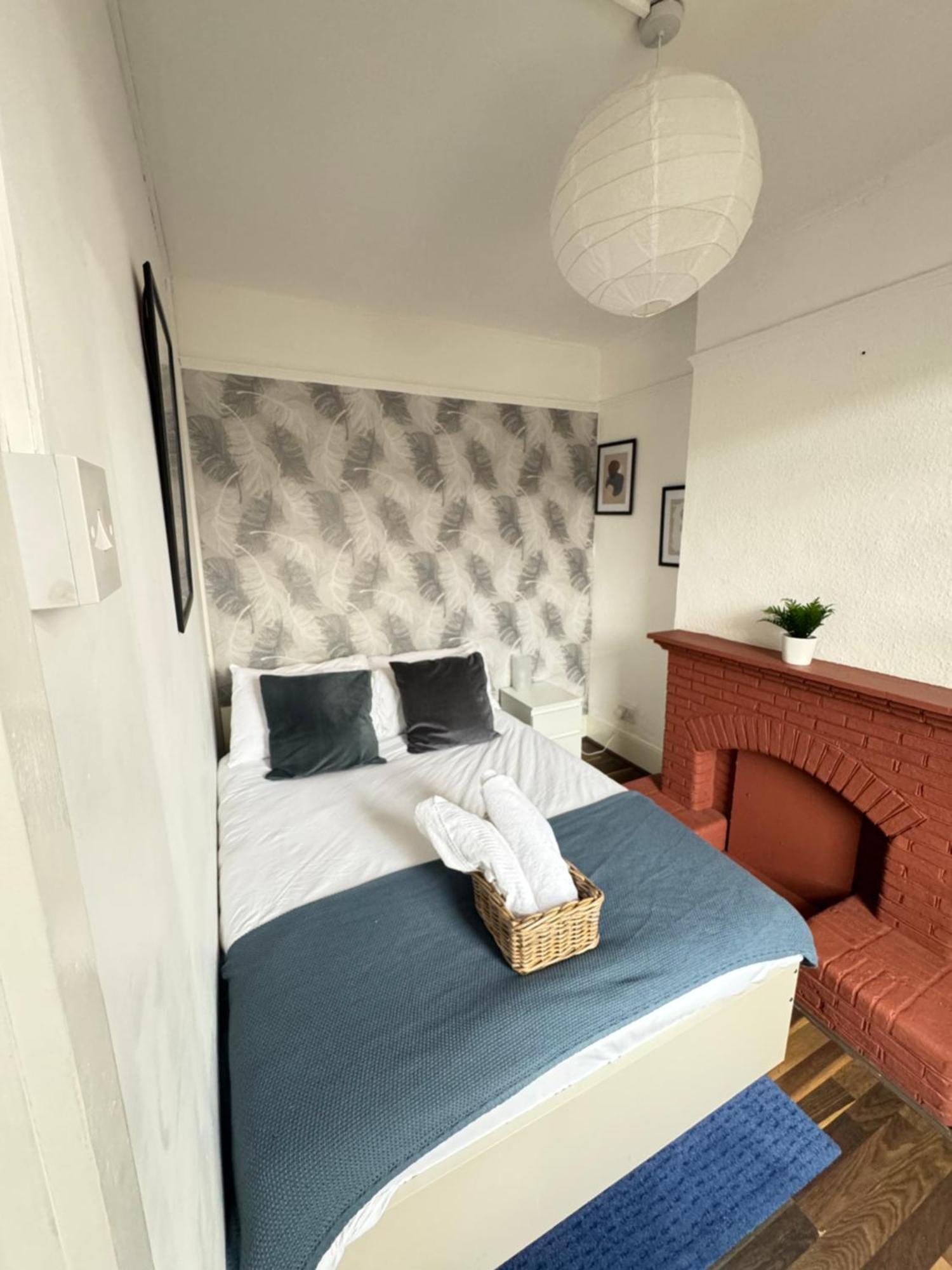2 Bed Apt Sofa Bed Up To 6 لندن المظهر الخارجي الصورة