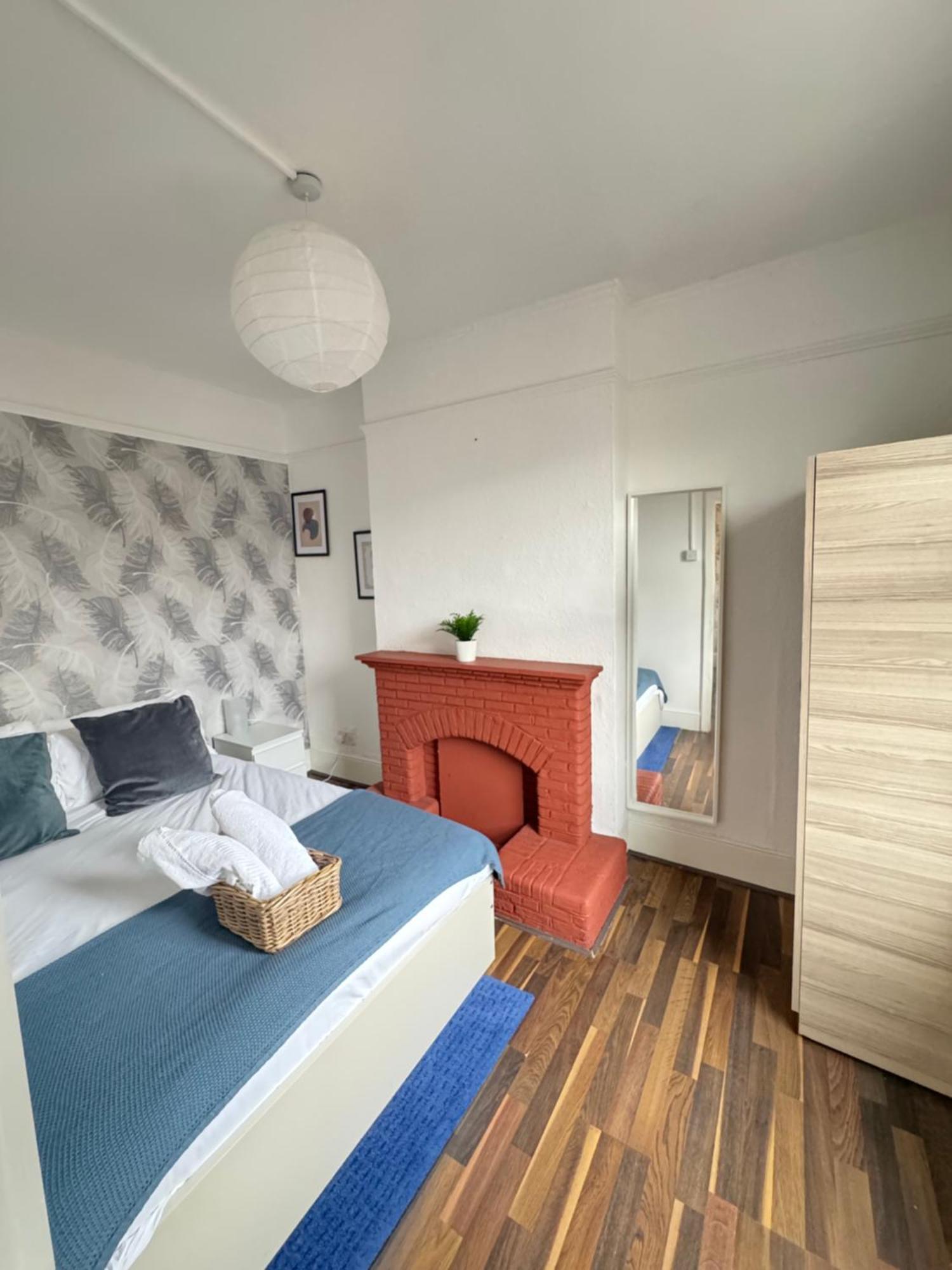 2 Bed Apt Sofa Bed Up To 6 لندن المظهر الخارجي الصورة