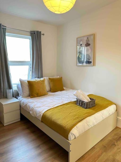 2 Bed Apt Sofa Bed Up To 6 لندن المظهر الخارجي الصورة