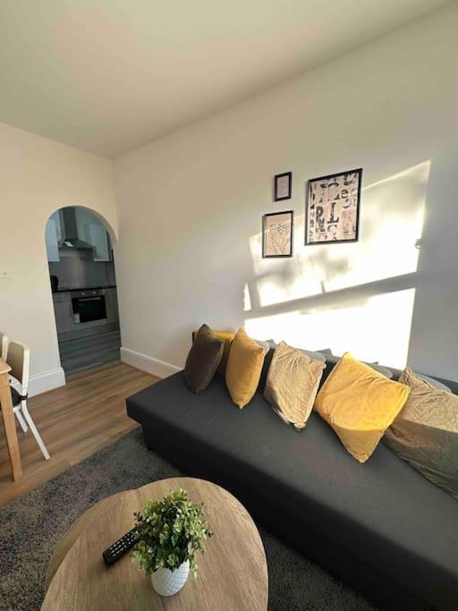 2 Bed Apt Sofa Bed Up To 6 لندن المظهر الخارجي الصورة