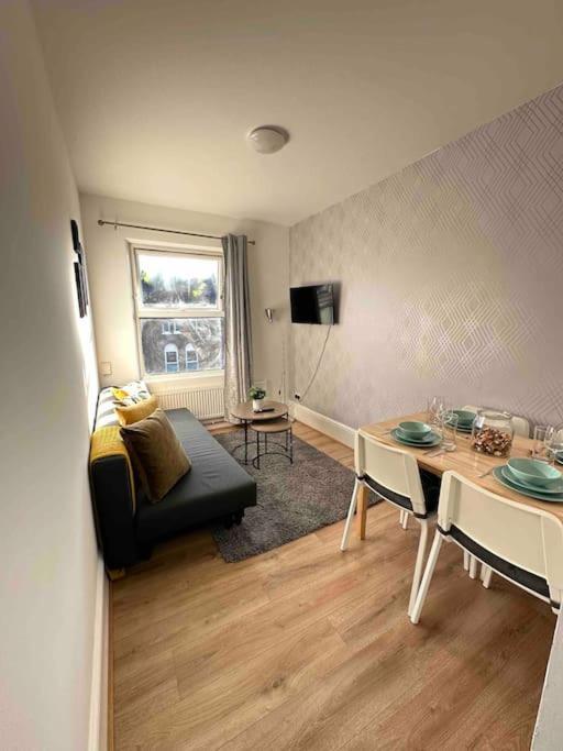2 Bed Apt Sofa Bed Up To 6 لندن المظهر الخارجي الصورة