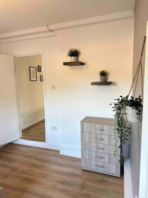 2 Bed Apt Sofa Bed Up To 6 لندن المظهر الخارجي الصورة
