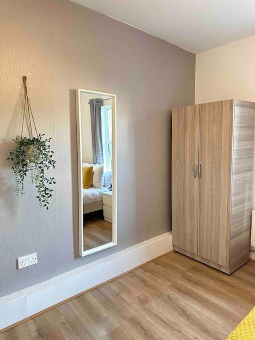 2 Bed Apt Sofa Bed Up To 6 لندن المظهر الخارجي الصورة