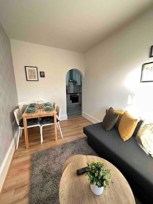 2 Bed Apt Sofa Bed Up To 6 لندن المظهر الخارجي الصورة