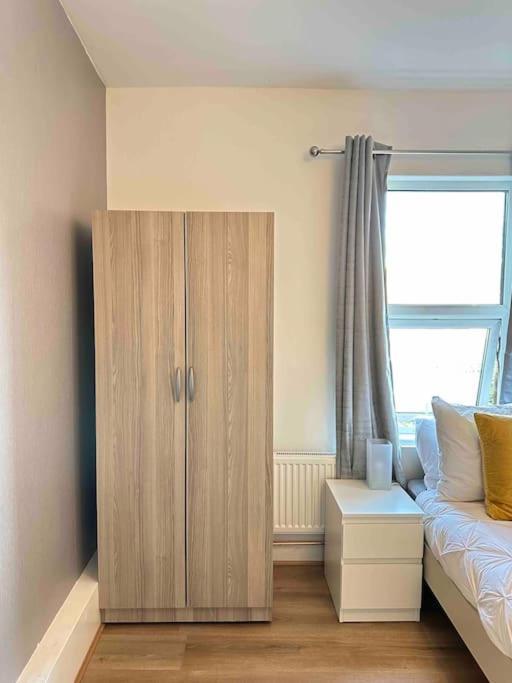 2 Bed Apt Sofa Bed Up To 6 لندن المظهر الخارجي الصورة